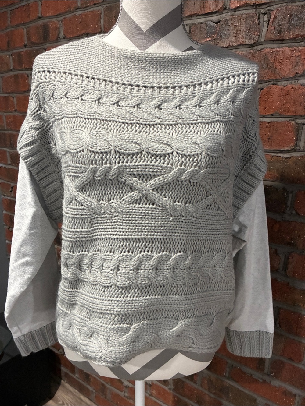 gimmicks by BKE Light Gray Cable Knit Crewneck Sweater. Size XS.